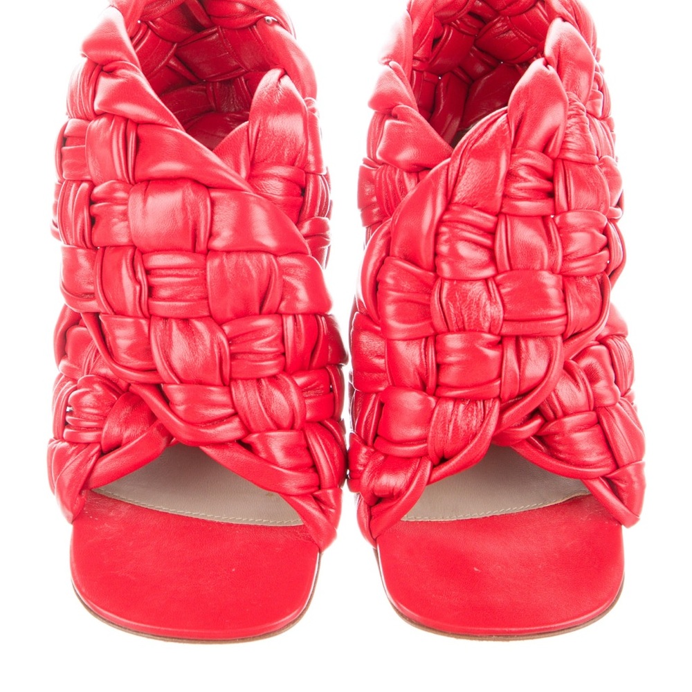 Bottega Veneta
Intrecciato Weave Leather Slingback Sandals